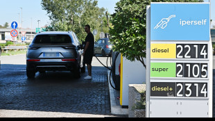 Sale ancora il prezzo dei carburanti, gasolio vicino a 2,2 euro