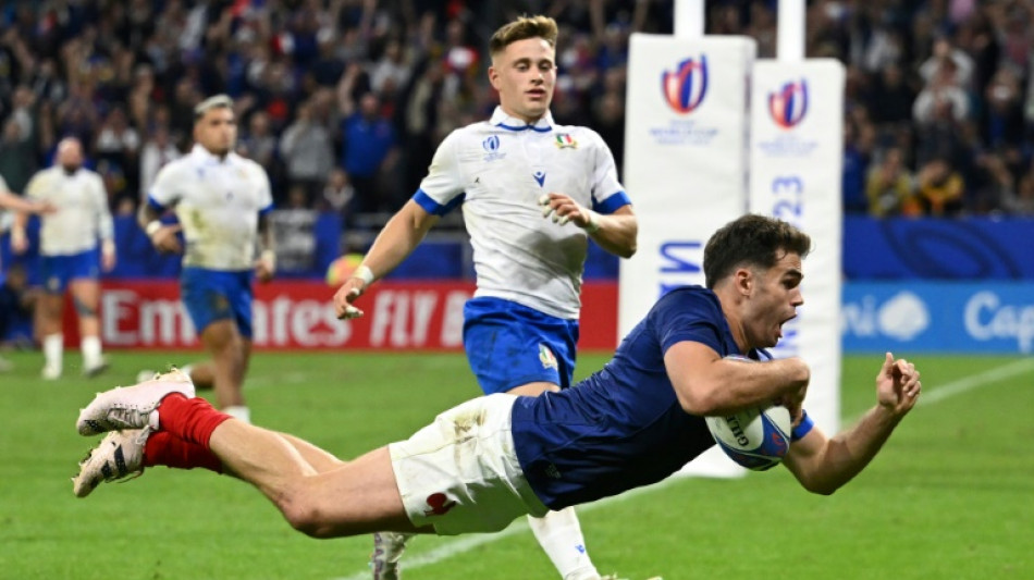 France thrash Italy to reach Rugby World Cup quarters