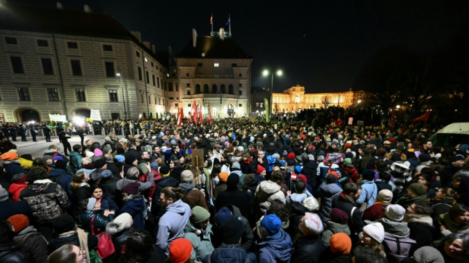 Des dizaines de milliers de manifestants en Autriche contre une extr&ecirc;me droite aux portes du pouvoir