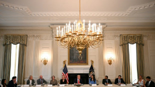 Trump pr&eacute;side une r&eacute;union qui tourne au d&eacute;cha&icirc;nement contre la presse