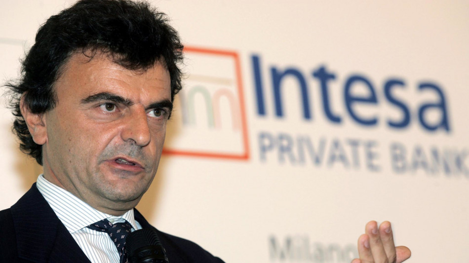  L'ex capo di Fideuram truffato con whatsApp e Ia, spariti 36 milioni 