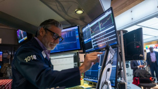 Les Bourses saluent la fin annonc&eacute;e du blocage budg&eacute;taire avec une s&eacute;rie de records