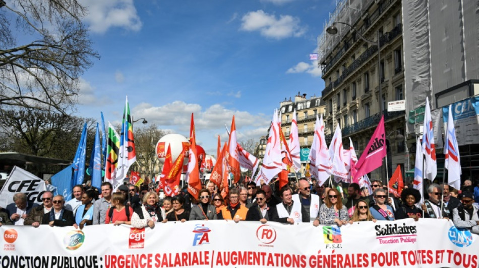 Fonction publique: au moins 188.000 agents ont b&eacute;n&eacute;fici&eacute; d'une prime qui sera suspendue en 2024, selon un rapport