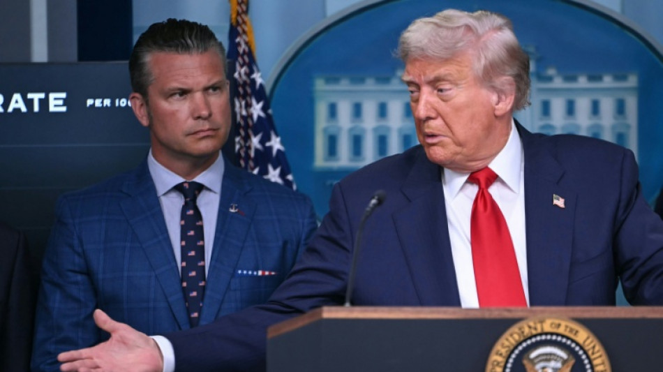 Trump comparece a uma incomum reuni&atilde;o de comandantes militares 