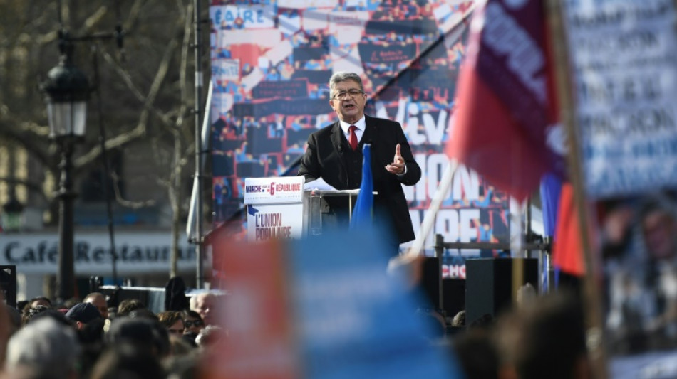 Pr&eacute;sidentielle: M&eacute;lenchon propose au "peuple de se refonder" dans la VIe R&eacute;publique