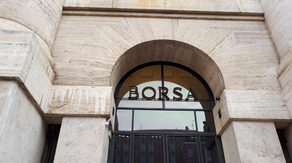 Borsa: Milano chiude in forte calo del 2,54%