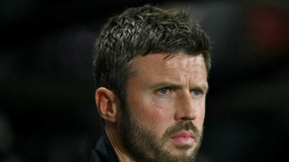  Carrick 'baffled' by inconsistent penalty calls as Man Utd held 