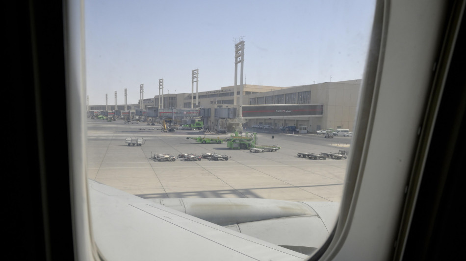  Attacco su aeroporto in Arabia Saudita, un morto e otto feriti 
