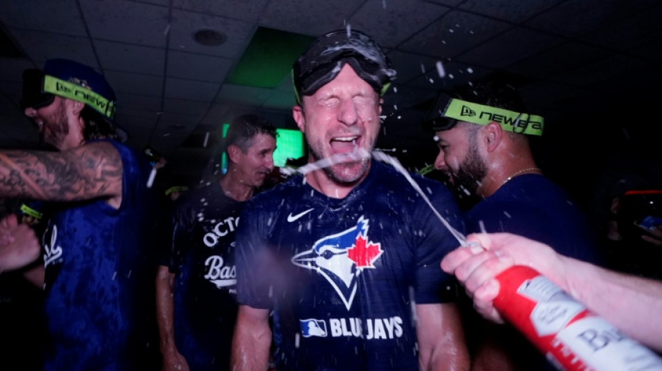  Resurgent Blue Jays clinch MLB playoff berth 
