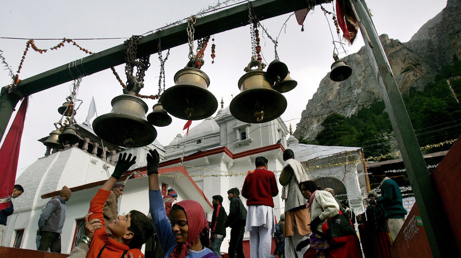 India, obbligo di bere urina di mucca per visitare tempio di Gangotri