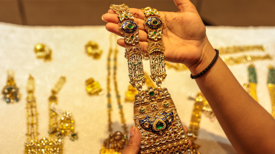 Il prezzo dell'oro non arresta il rialzo, a 4345 dollari