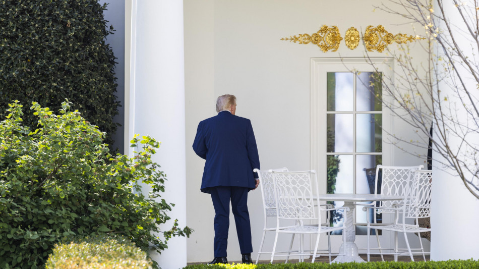  Trump, 'se la Cina invia armi all'Iran avr&agrave; grossi problemi' 