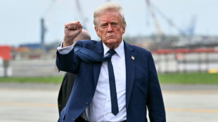 Trump exige que barcos de EEUU tengan tránsito libre por canales de Panamá y Suez