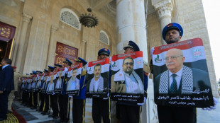 Los rebeldes de Yemen entierran a primer ministro muerto en bombardeo israel&iacute;