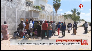 Tunisia: migranti davanti a sede Oim per chiedere rimpatrio