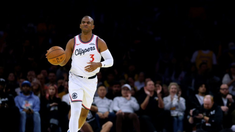 Paul axed by struggling Clippers 