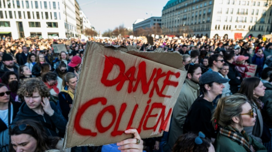  Manifestantes se mobilizam na Alemanha em apoio &agrave; atriz v&iacute;tima de 'deepfake' 