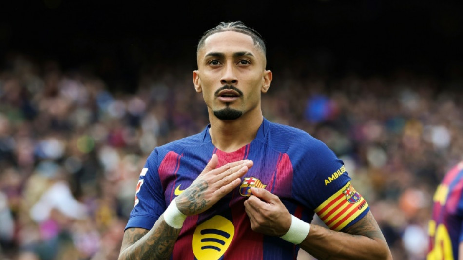  Com 3 de Raphinha, Bar&ccedil;a vence Sevilla (5-2) e volta a abrir 4 pontos na lideran&ccedil;a 