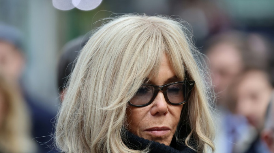 Una organizaci&oacute;n feminista denuncia a Brigitte Macron 