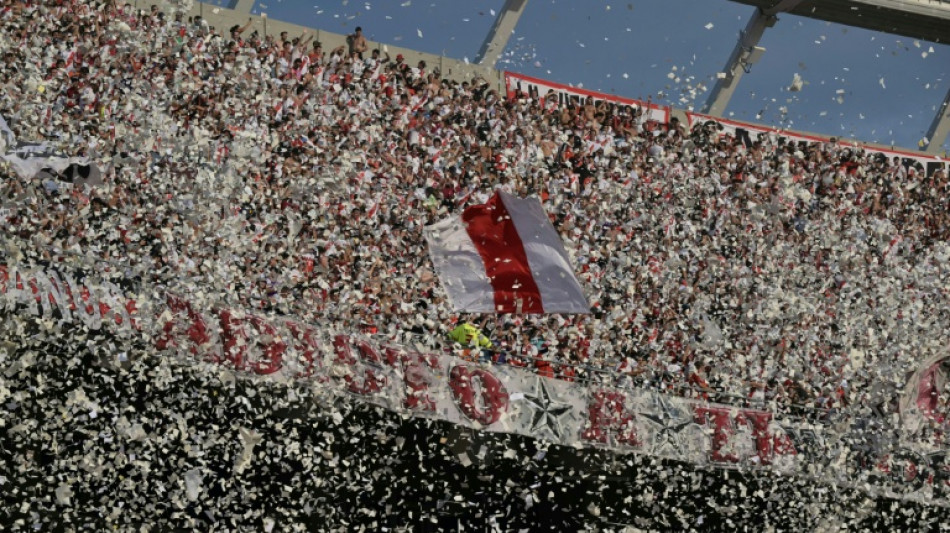  Proh&iacute;ben arrojar papelitos en los estadios de f&uacute;tbol de la capital argentina 