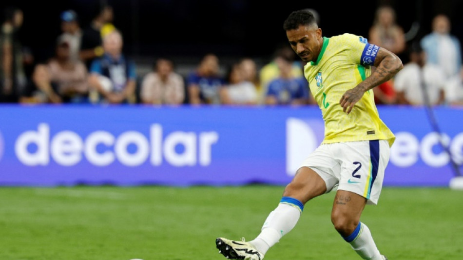 Flamengo anuncia a contrata&ccedil;&atilde;o de Danilo