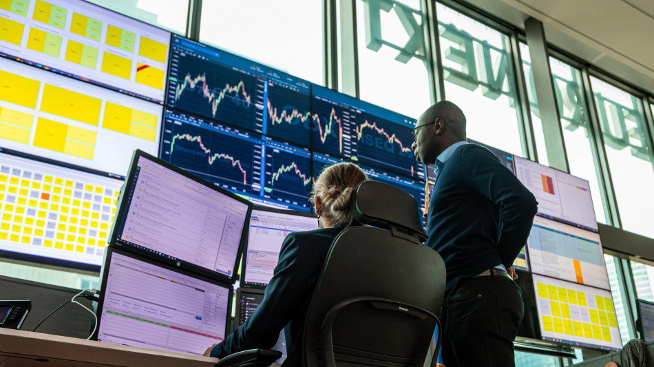 Borsa: A Milano svettano Cucinelli e Mps, gi&ugrave; Saipem ed Eni