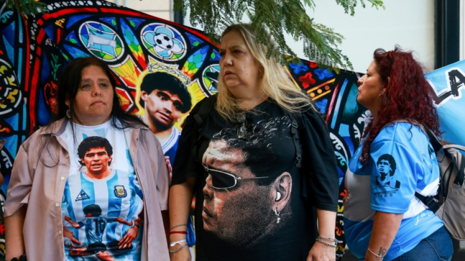  El equipo m&eacute;dico de Maradona era "un grupo de improvisados", acusa el fiscal al abrir ek nuevo juicio 