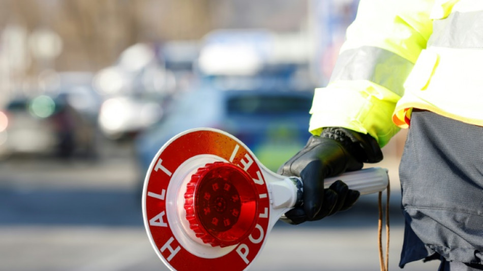 16 Menschen in &uuml;berladenem Kleinbus: Bundespolizei stoppt Schleusungsversuch