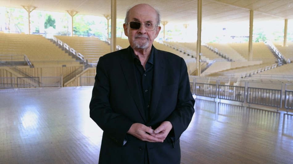 Salman Rushdie, l'Ice un esercito privato di gangster e delinquenti