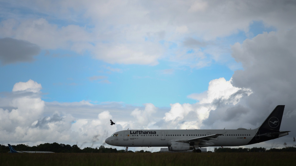  Spiegel, Lufthansa pronta a fermare fino a 40 aerei per carenza carburante 