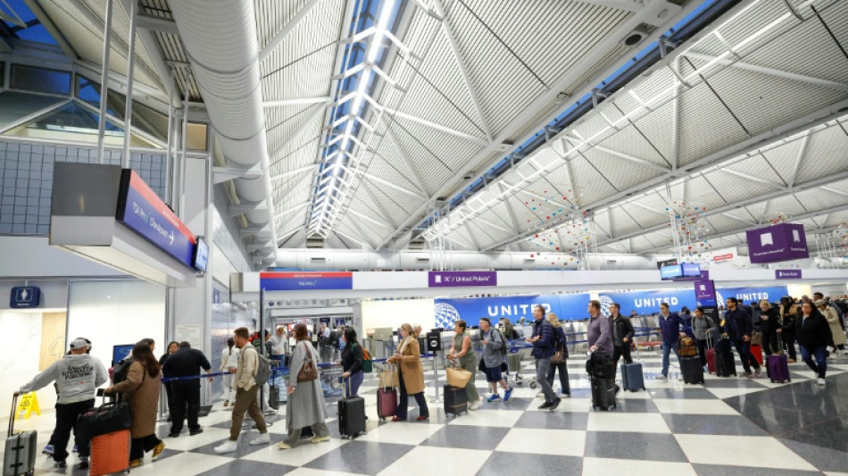 Centenas de voos s&atilde;o cancelados nos EUA por fechamento do governo federal