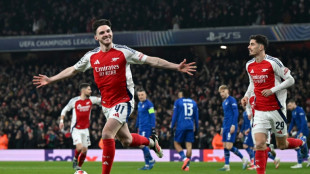 Arsenal vence D&iacute;namo de Zagreb (3-0) e encaminha vaga nas oitavas da Champions
