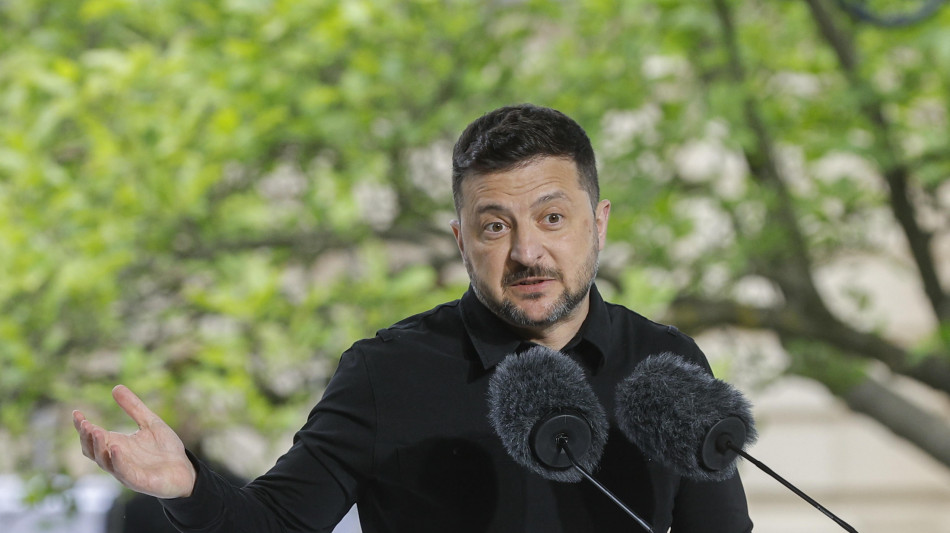 Lettera aperta di Zelensky a Putin, 'incontriamoci'