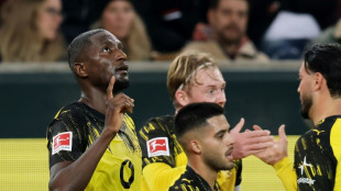 Borussia Dortmund vence Augsburg e sobe na tabela do Alem&atilde;o