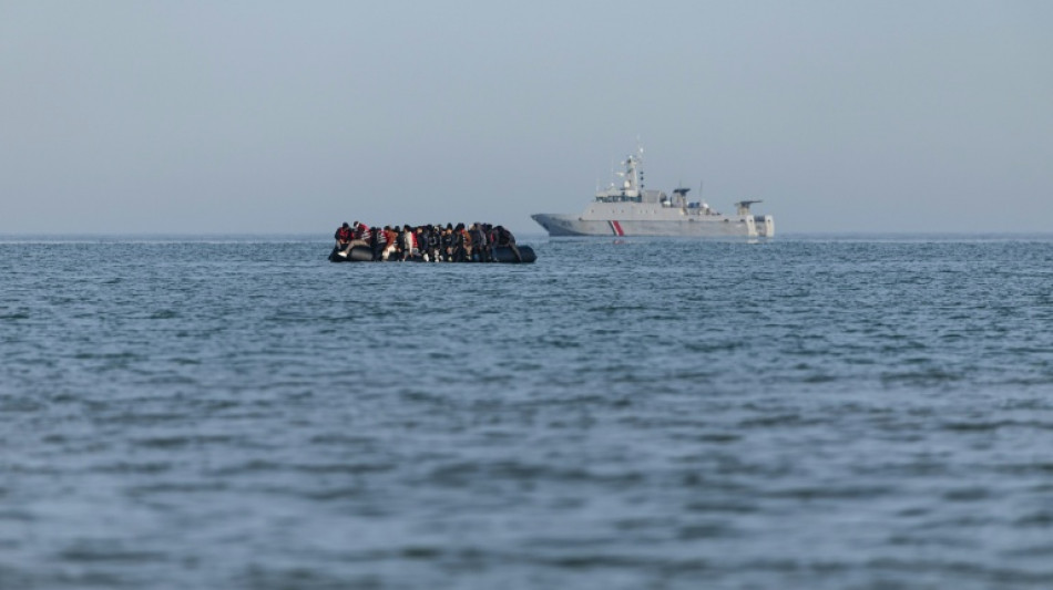  EU lawmakers back 'return hubs' for migrants 