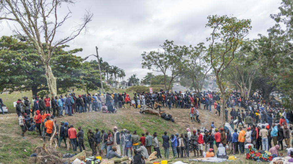  Malawians crowd makeshift S.African camp desperate to get home 