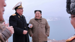 El l&iacute;der norcoreano supervisa el ensayo de dos misiles de crucero lanzados desde un submarino