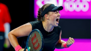 Ostapenko p&otilde;e fim nas semifinais ao reinado de Swiatek em Doha