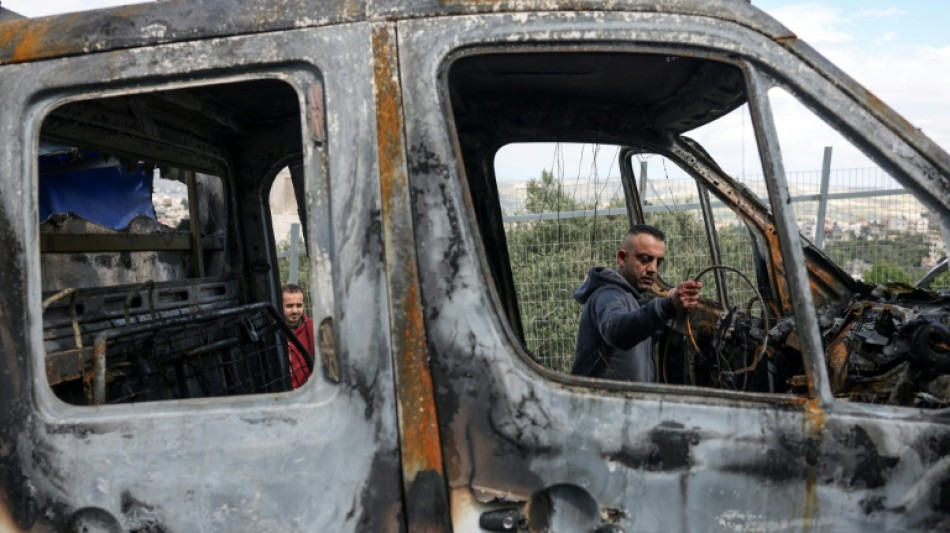  Colonos israelenses incendiam edif&iacute;cios e carros na Cisjord&acirc;nia Ocupada 