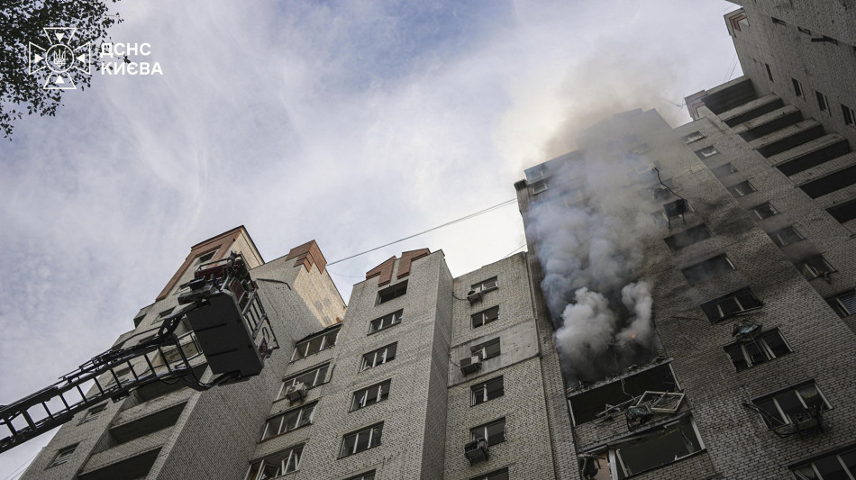  Kiev, 'raid russo su palazzo di uffici in pieno giorno, 3 morti' 