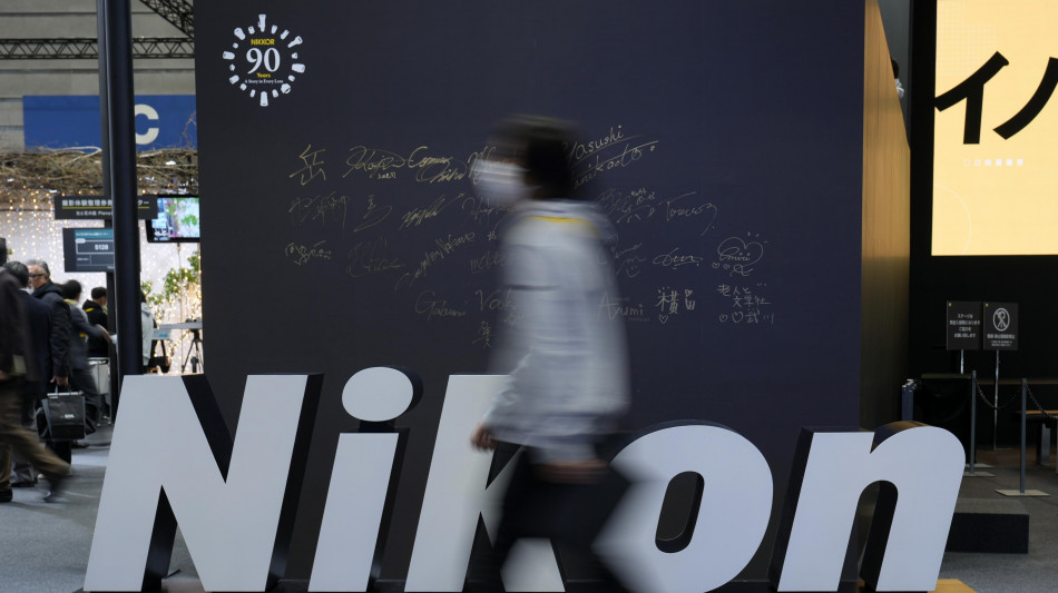  Nikon fa il botto a Tokyo (+20%) dopo l'interesse di Essilux 