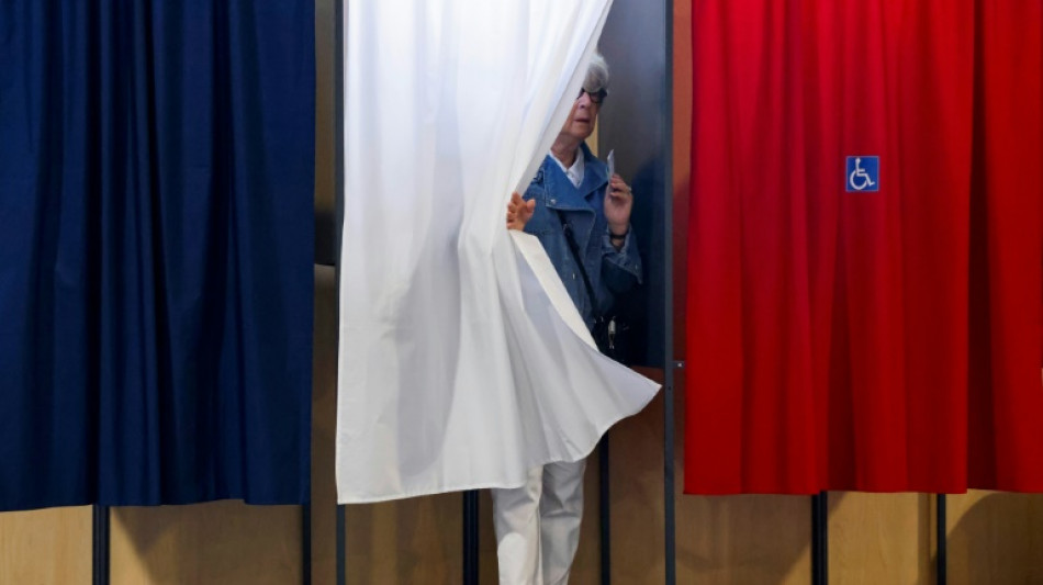 L&eacute;gislatives: les Fran&ccedil;ais votent massivement pour un scrutin historique
