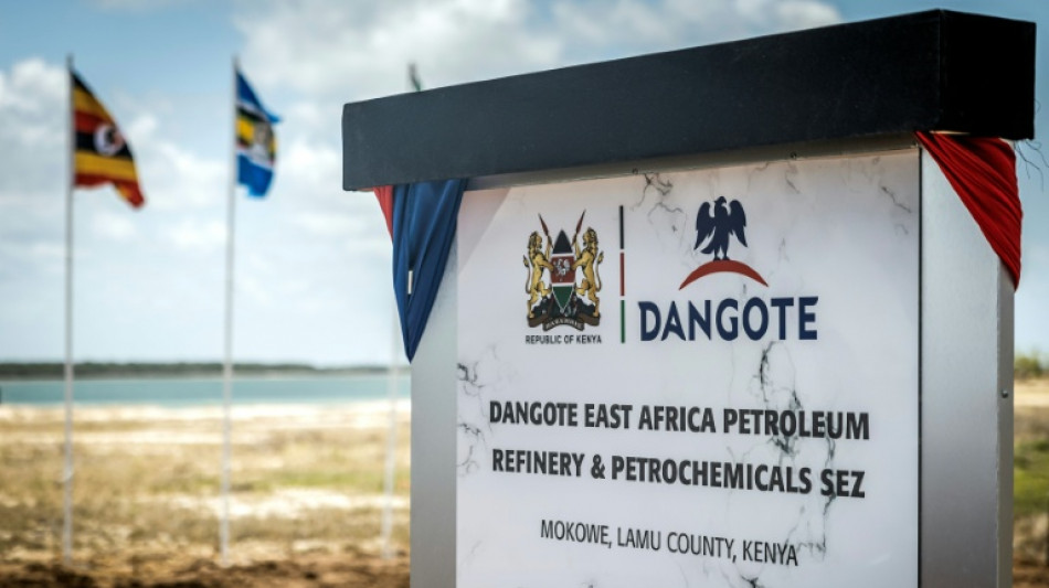  Kenyan island paradise fears damage from mega-refinery 