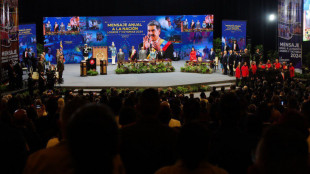 Maduro firma il decreto per riformare la Costituzione di Ch&aacute;vez