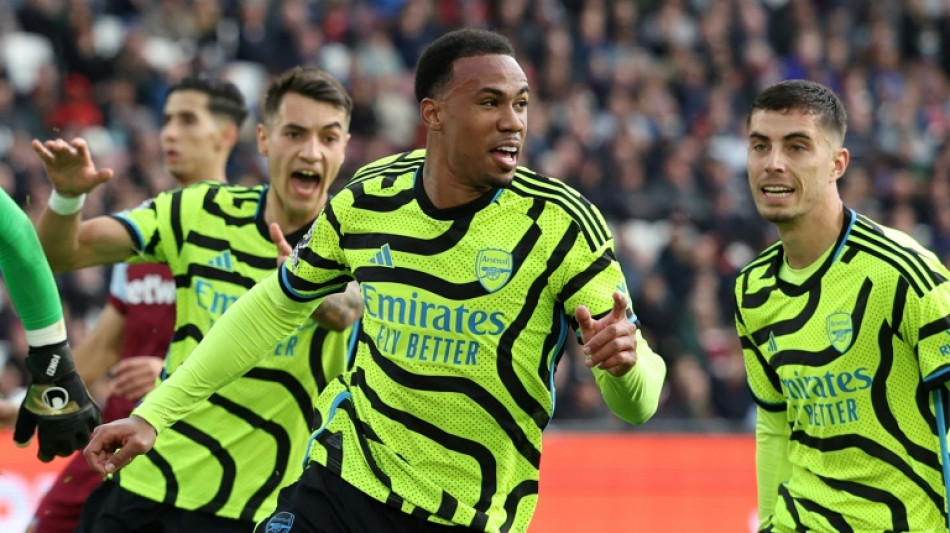Arsenal atropela West Ham (6-0) e segue na luta pelo t&iacute;tulo da Premier League