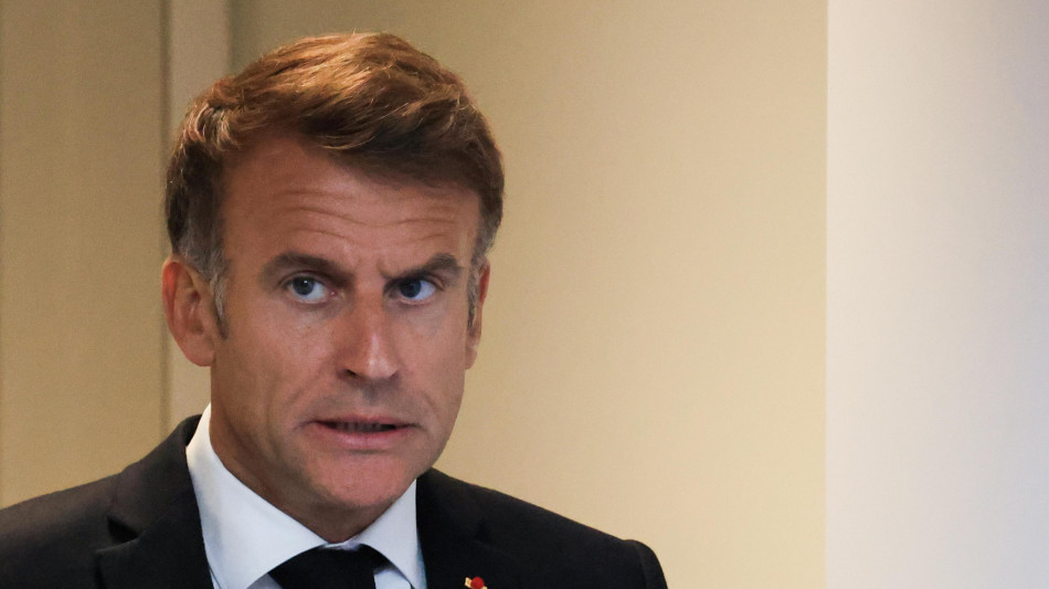  Macron critica 'carenze' ordine pubblico ma respinge dimissioni ministro Interno 