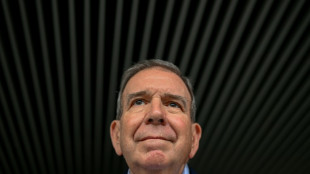Venezuela: Gonz&aacute;lez Urrutia, candidat malgr&eacute; lui d&eacute;sormais en exil en Espagne