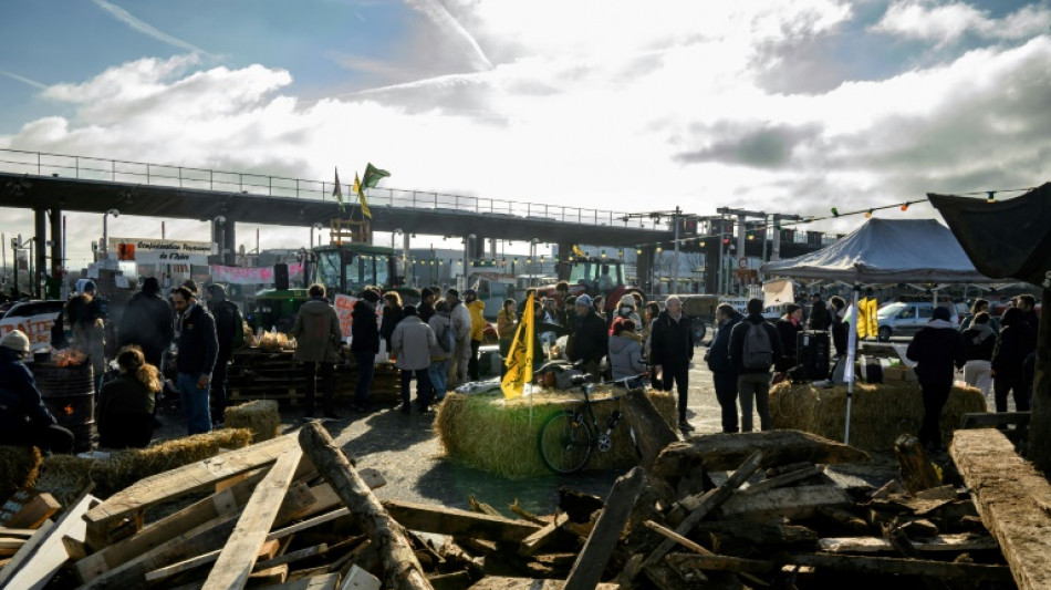Retiran los &uacute;ltimos bloqueos de carreteras mantenidos por los agricultores en Francia