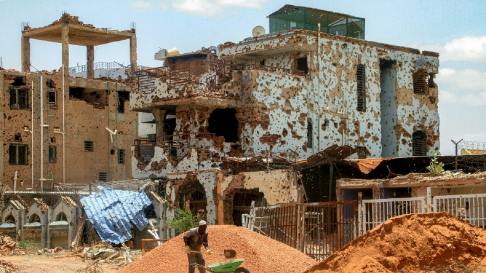  Sudaneses lutam para reconstruir capital devastada pela guerra 