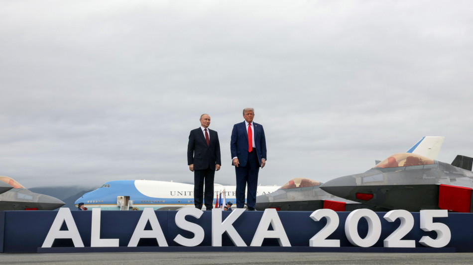  Media, 'Trump interrompe i colloqui per chiamare Putin' 
